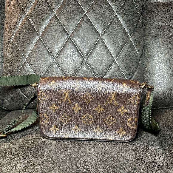 SOLD Louis Vuitton Felicie Strap and Go - Picture 4 of 8